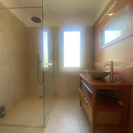Maison Gerard Philippe بيت للعطل *