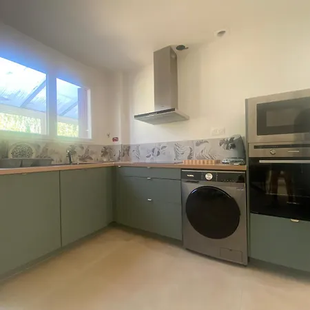 Maison Gerard Philippe بيت للعطل *