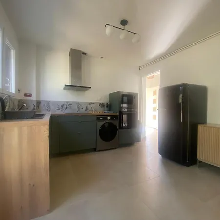 Maison Gerard Philippe بيت للعطل *